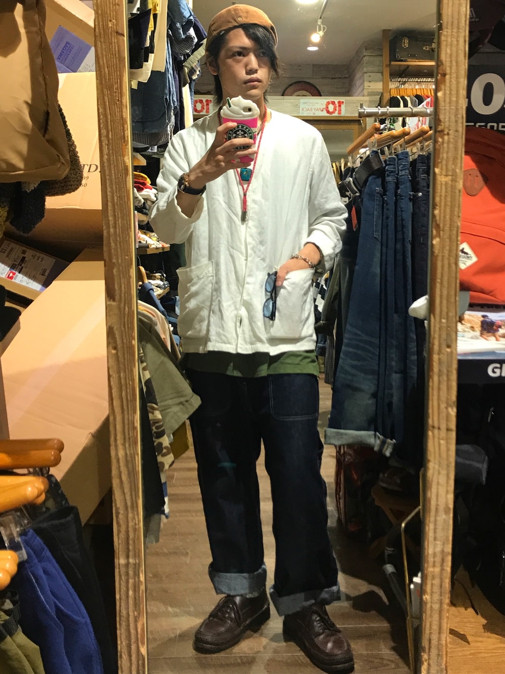 「アメカジ、夏、オーバーサイズ、デニム、ビッグT、ペインターパンツ、ミステリアス野郎、レトロ」｜「DECHO ×ANACHRONORMのアイテム（キャスケット、ブラウン系）」を使った、ボーイさん（メンズ・175cm）の春コーディネートの1枚目の写真