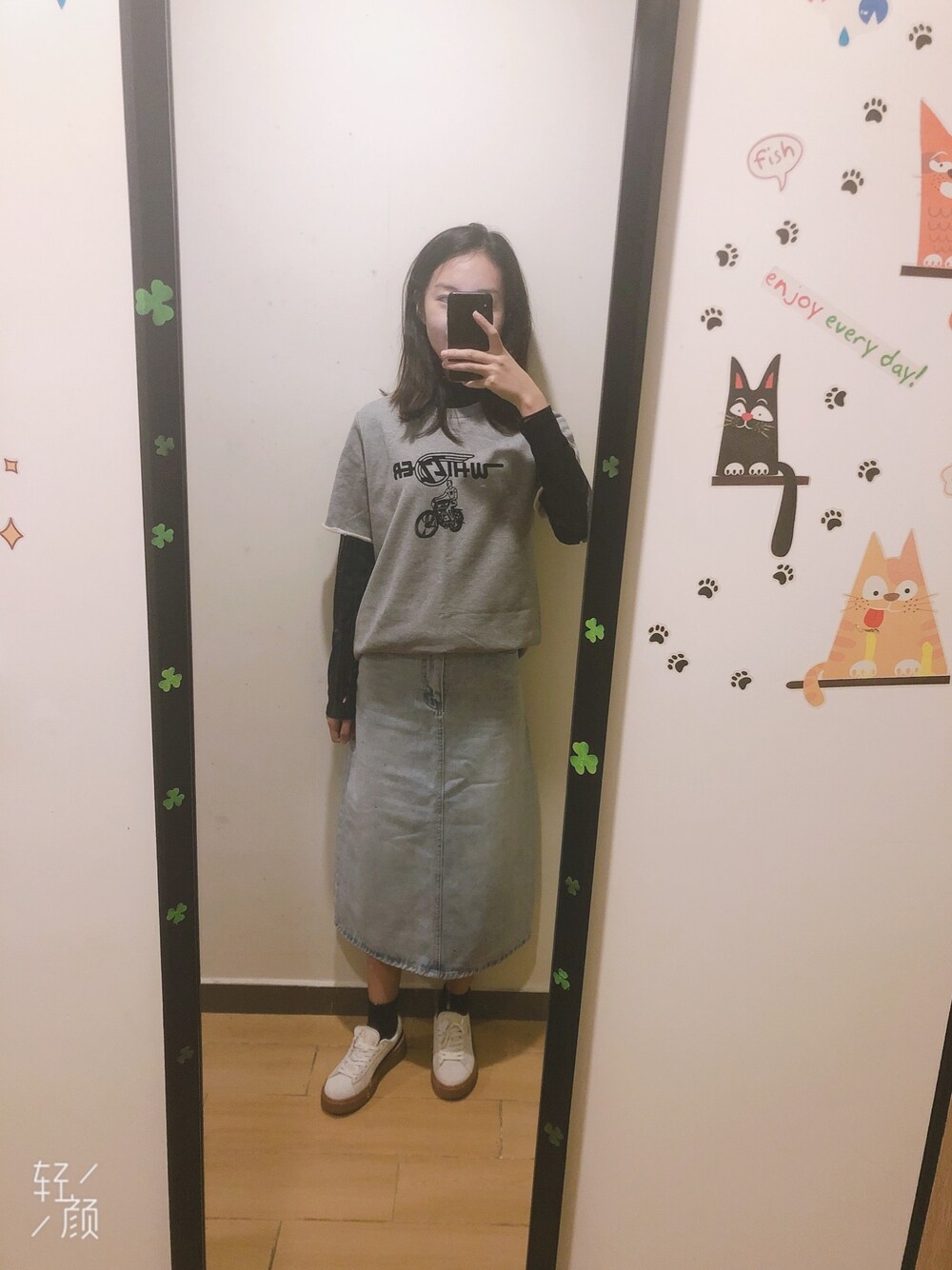 「正义のアイテム（デニムスカート、ブルー系）」を使った、Aho_さん（レディース・167cm）の秋コーディネートの1枚目の写真