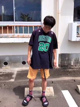 「ROXY（ロキシー）のアイテム（パンツ）」を使った、四頭身さん（メンズ・165cm）の夏コーディネート