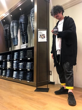 「ディーゼル」｜「アイテム（その他アウター）」を使った、daisukeさん（メンズ・173cm）の秋コーディネート