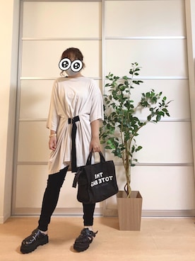 「MARC JACOBS（マークジェイコブス）のアイテム（トートバッグ）」を使った、ハルカさん（レディース・159cm）の秋コーディネート