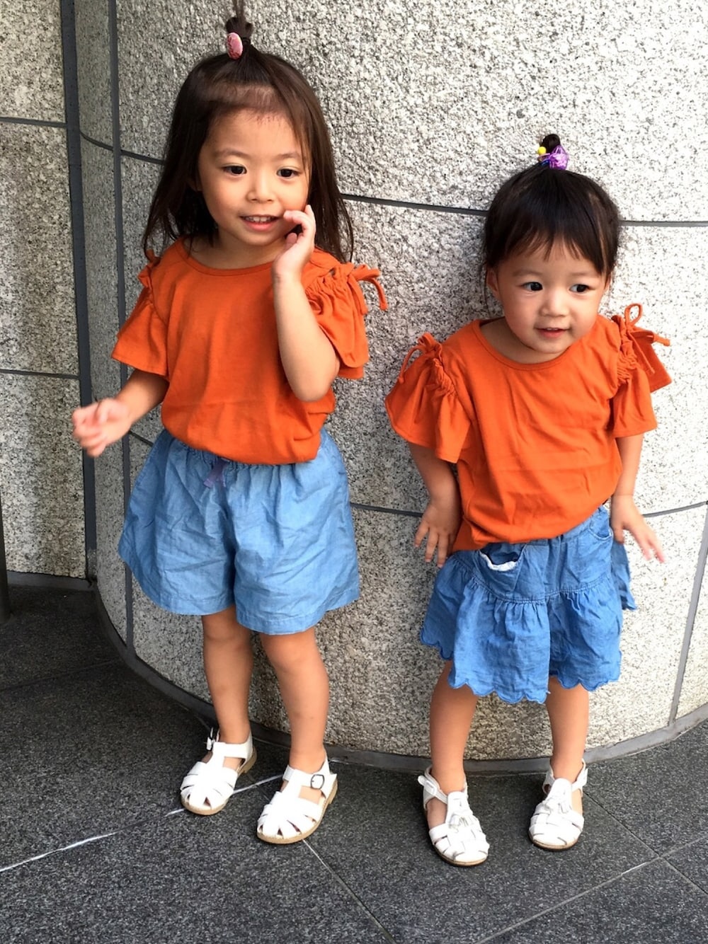 「姉妹コーデ、おそろい、秋コーデ、kids」｜「F.O.KIDSのアイテム（Tシャツ/カットソー、オレンジ系）」を使った、Rikorikoさん（キッズ・90cm）の秋コーディネートの1枚目の写真
