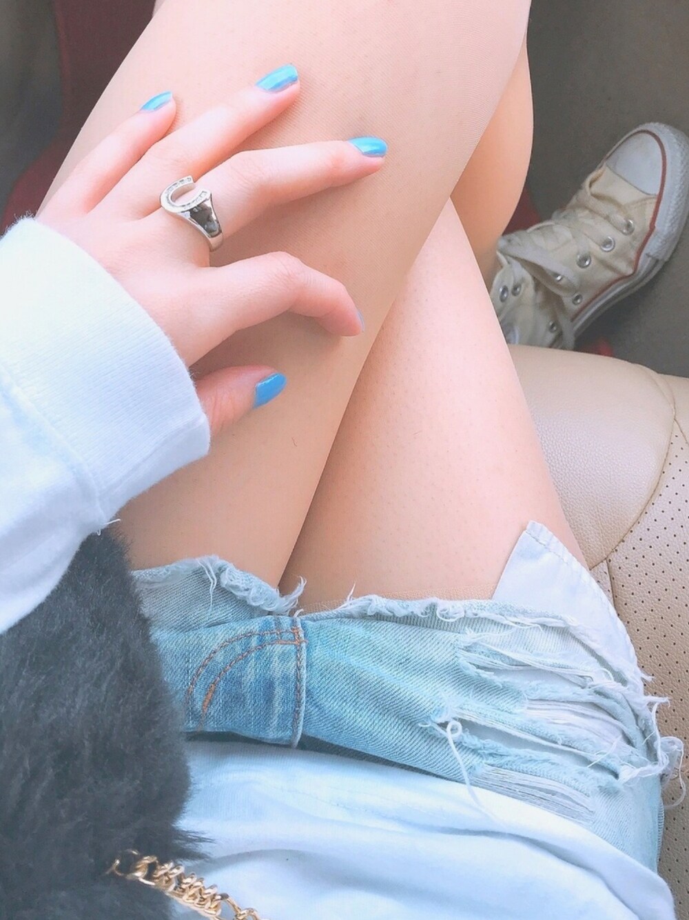 「春コーデ、シンプル、スニーカーコーデ、プチプラ、converse」｜「CONVERSEのアイテム（スニーカー、ベージュ系）」を使った、mayu.さん（レディース・163cm）の春コーディネートの1枚目の写真