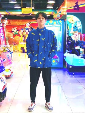 「blue」｜「アイテム（スラックス）」を使った、Yuya Sankaiさん（メンズ・184cm）の冬コーディネート