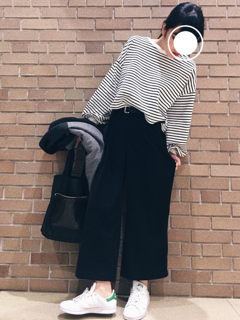 「ボリューム袖、しましま、LOWRYS FARM、プチプラ、シンプルコーデ、ワイドパンツ、スタンスミス、スニーカー、ユニクロ、GU」｜「LOWRYS FARMのソデボリュームショートＴシャツ　769303（Tシャツ/カットソー、ホワイト系）」を使った、N .さん（レディース・162cm）の秋コーディネートの1枚目の写真