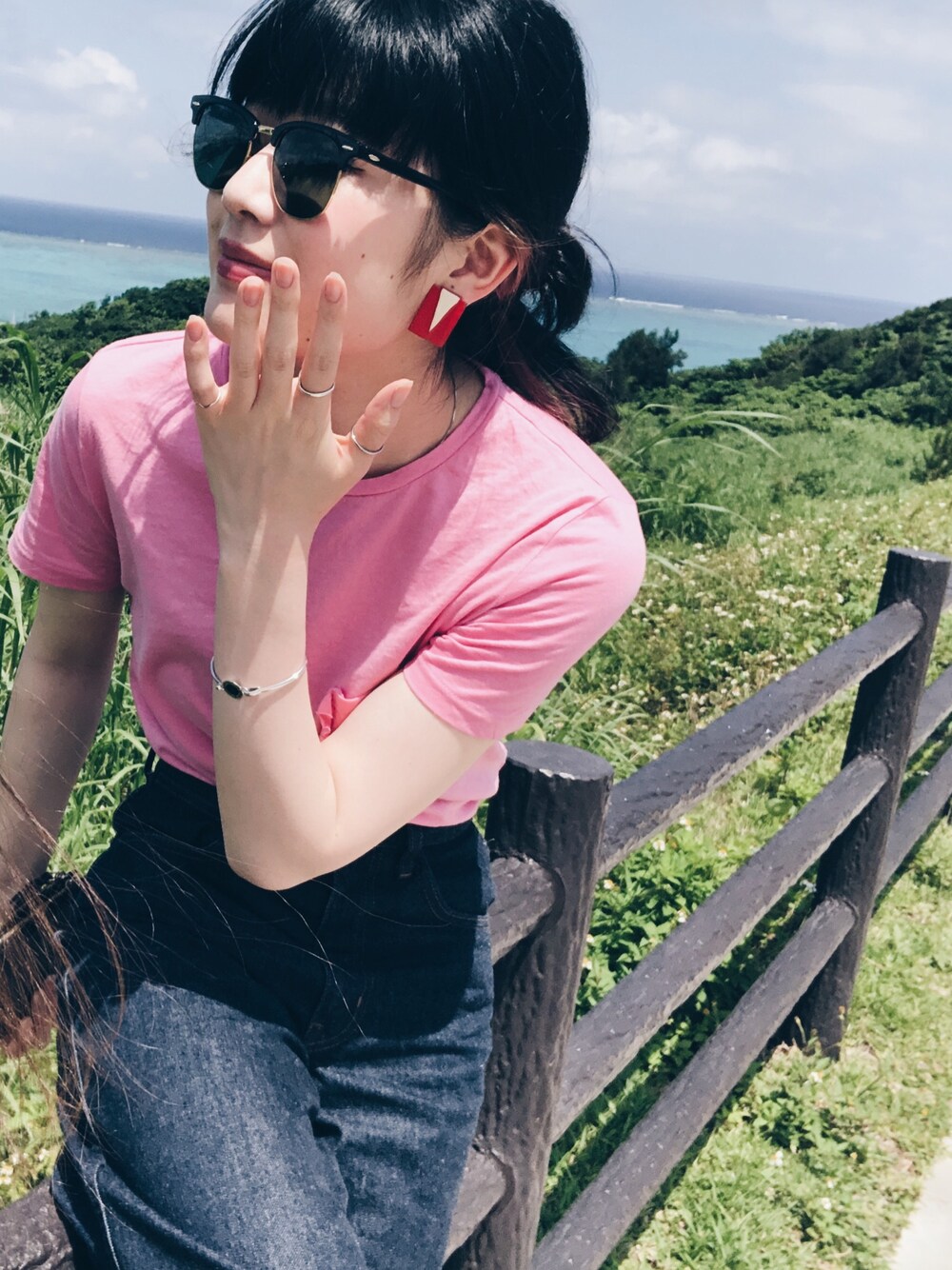 「休日スタイル、ラフ、Tシャツ、デニムパンツ、ハイウエスト、ユニクロ、UNIQLO、ZARA、プチプラ、コンバース」｜「Ray-Banの【RayBan】　CLUB ROUND（サングラス、ブラック系）」を使った、N .さん（レディース・162cm）の春コーディネートの1枚目の写真