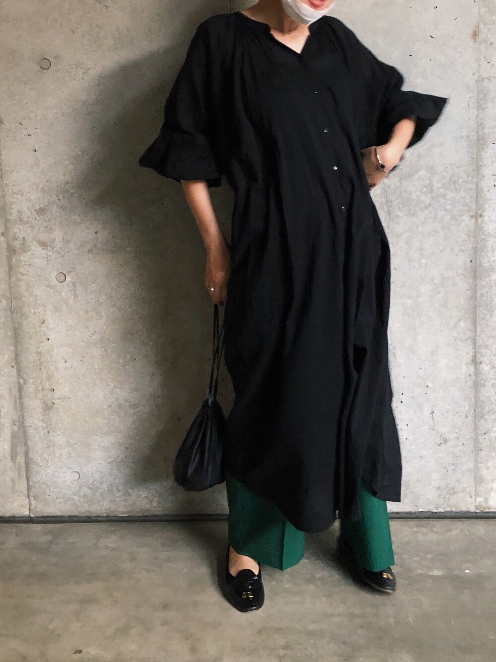 「夏コーデ、楽チンコーデ、リラックススタイル、ゆるコーデ、ワンピース、ブラック、リネン、リネンパンツ、ootd」｜「LOWRYS FARMのボイルワンピース／７Ｓ　886442（ワンピース、ブラック系）」を使った、N .さん（レディース・162cm）の夏コーディネートの1枚目の写真