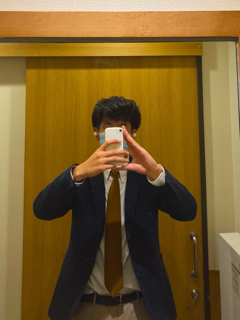 「green label relaxingのアイテム（ネクタイ、ブラウン系）」を使った、僕パンさん（メンズ・182cm）の秋コーディネートの1枚目の写真
