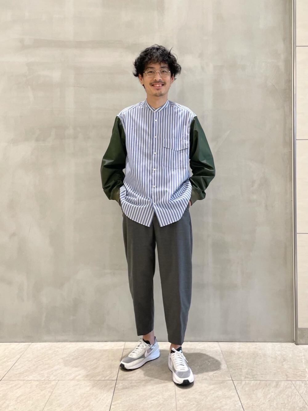 「スニーカー、リラックス、ストリート、モード、シャツ/ブラウス、ぱんつ」｜「EN ROUTEの＜EN ROUTE（アンルート）＞ ストライプ リップストップ/スリーブ バンドカラー シャツ（シャツ/ブラウス、その他）」を使った、HORIKAWA HARUKIさん（メンズ・173cm）の夏コーディネートの1枚目の写真