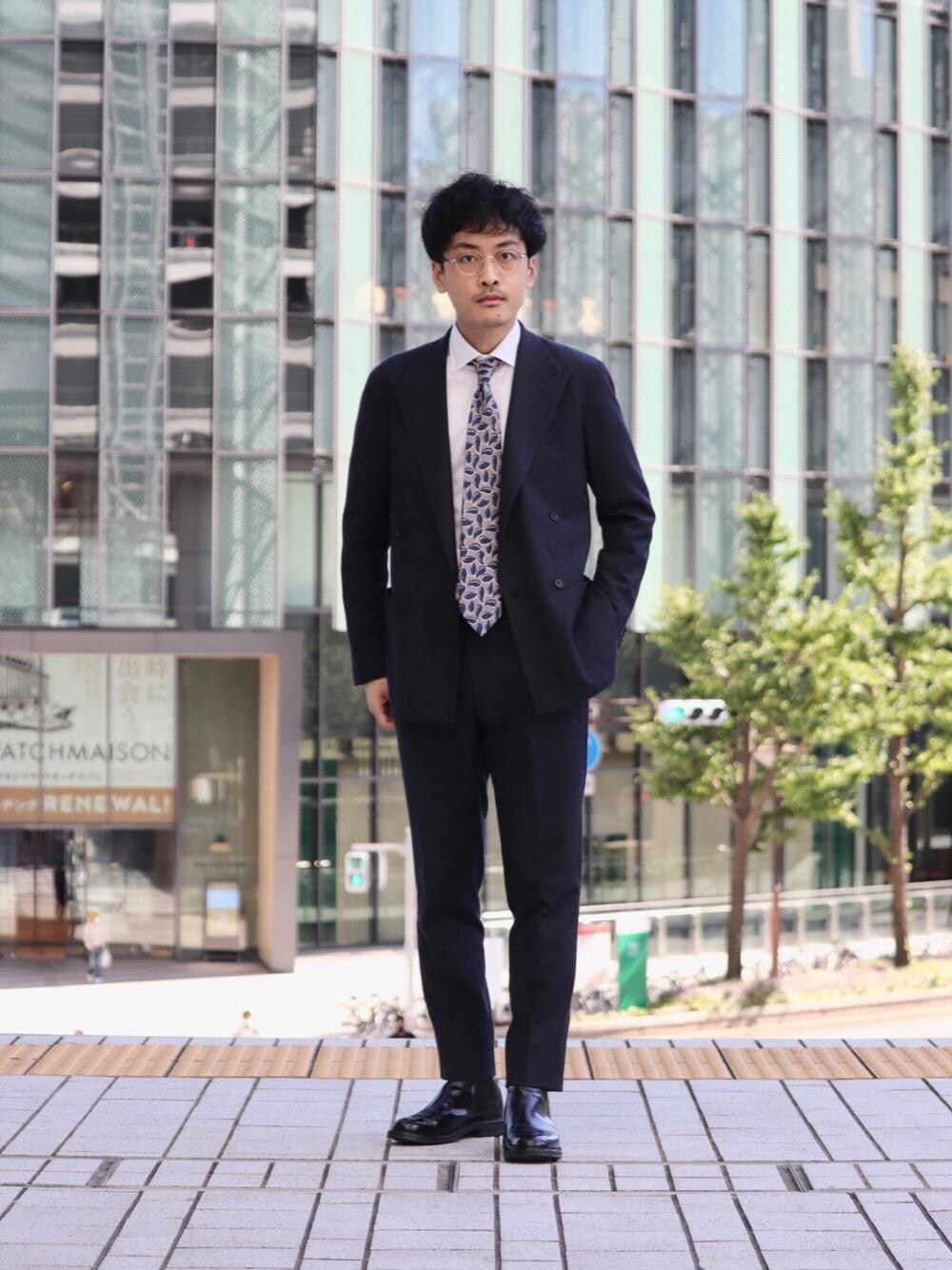 「セットアップ、ベーシック/トラッド、フォーマル/セレモニー」｜「UNITED ARROWSの＜UNITED ARROWS＞ イージーケア ブロード セミワイドカラー（シャツ/ブラウス、ホワイト系）」を使った、HORIKAWA HARUKIさん（メンズ・173cm）の秋コーディネートの1枚目の写真