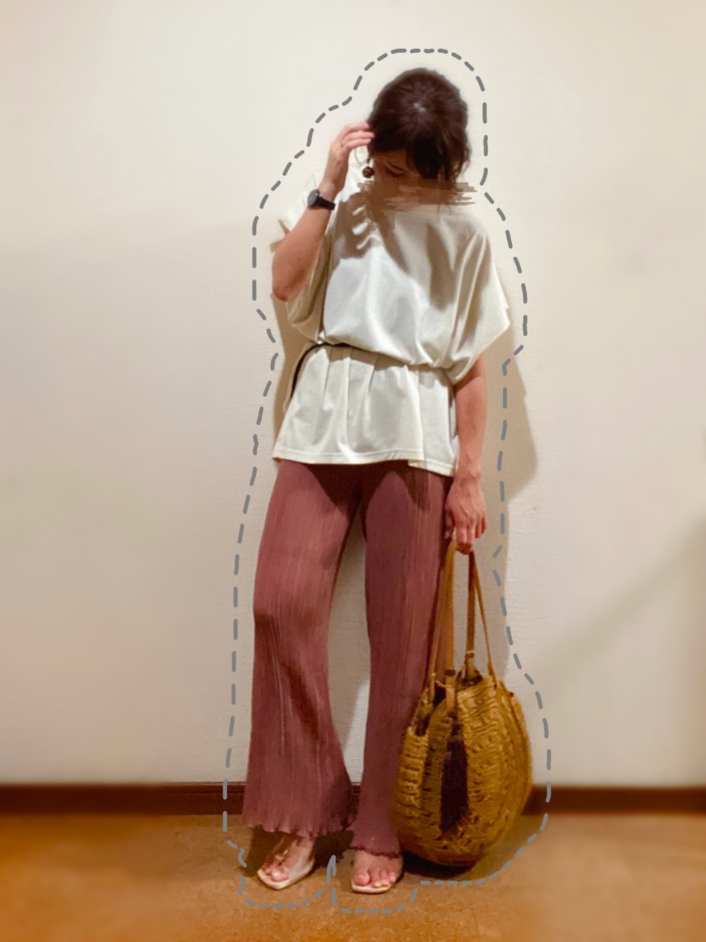「大人カジュアル、低身長、フレアパンツ、シアー、シンプル、プリーツパンツ、ピンク、ママコーデ、プチプラ、パンツスタイル」｜「AMERICAN HOLICの脇タックフレンチスリーブカットチュニック　＊（Tシャツ/カットソー、ホワイト系）」を使った、hi-☻*さん（レディース・150cm）の秋コーディネートの1枚目の写真