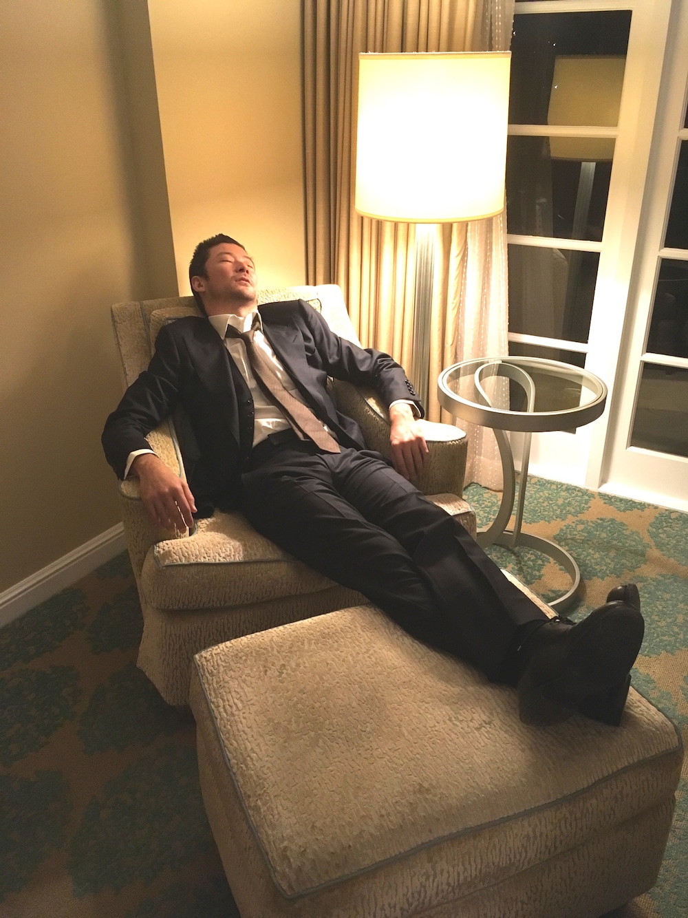 「TOM FORDのアイテム（セットアップ、ブルー系）」を使った、TADANOBUASANO さん（メンズ・177cm）の冬コーディネートの1枚目の写真
