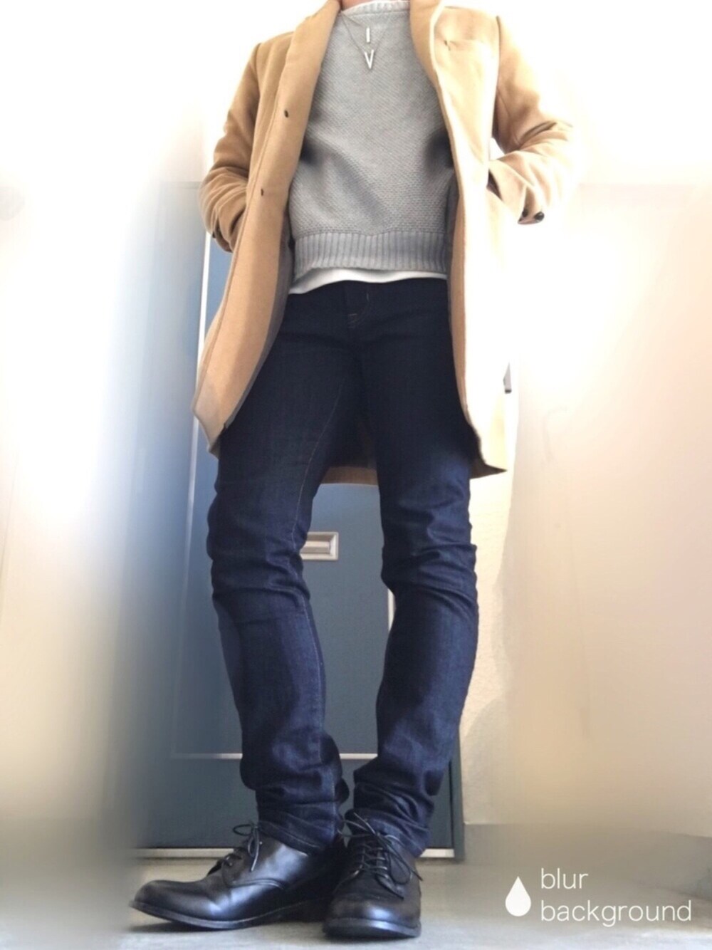 「休日スタイル、チェスターコート、スキニーデニム、ブーツ、セマンティックデザイン、GU、タケオキクチ(TAKEO KIKUCHI)、UNIQLO」｜「semantic designのウールライクモードチェスターコート（チェスターコート、ベージュ系）」を使った、takumaさん（メンズ・172cm）の冬コーディネートの1枚目の写真
