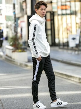 「アイテム（パーカー、ホワイト系）」を使った、admix_japanさん（メンズ・182cm）の冬コーディネート