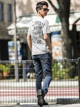 「バックプリント」｜「アイテム（デニムパンツ）」を使った、admix_japanさん（メンズ・182cm）の春コーディネート