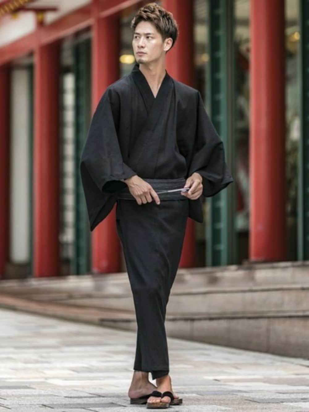 「浴衣、デートスタイル（MEN）、涼しげ、夏コーデ、花火大会、サマースタイル、祭り、浴衣男子、おしゃれさんと繋がりたい、asm」｜「ADMIX/ATELIER SAB MENのシジラ織り浴衣3点セット（浴衣・帯 ・下駄）（浴衣、ブラック系）」を使った、admix_japanさん（メンズ・182cm）の夏コーディネートの1枚目の写真
