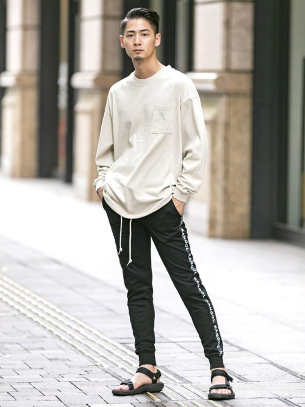 「ビッグシルエット、コラボ、別注、KANGOL、リラックススタイル、ビッグT、今日のコーデ、ルーズシルエット、おしゃれさんと繋がりたい、asm」｜「ADMIX/ATELIER SAB MENのアメリカン コットン 裾 スピンドル ビッグサイズ Tシャツ オーバーサイズ（Tシャツ/カットソー、ベージュ系）」を使った、admix_japanさん（メンズ・182cm）の秋コーディネートの1枚目の写真