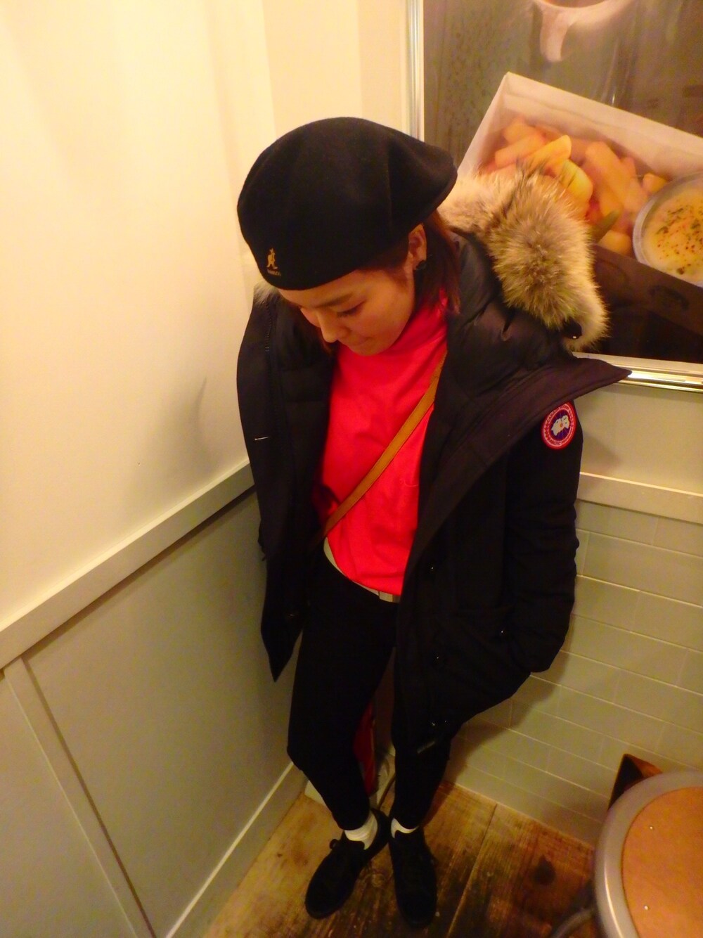 「ootd、カナダグーす、リトルサニーバイト」｜「KANGOLの【KANGOL】Seamless Wool 507/カンゴール シームレス ウール 507（ハンチング/ベレー帽、ブラック系）」を使った、araさん（レディース・157cm）の冬コーディネートの1枚目の写真
