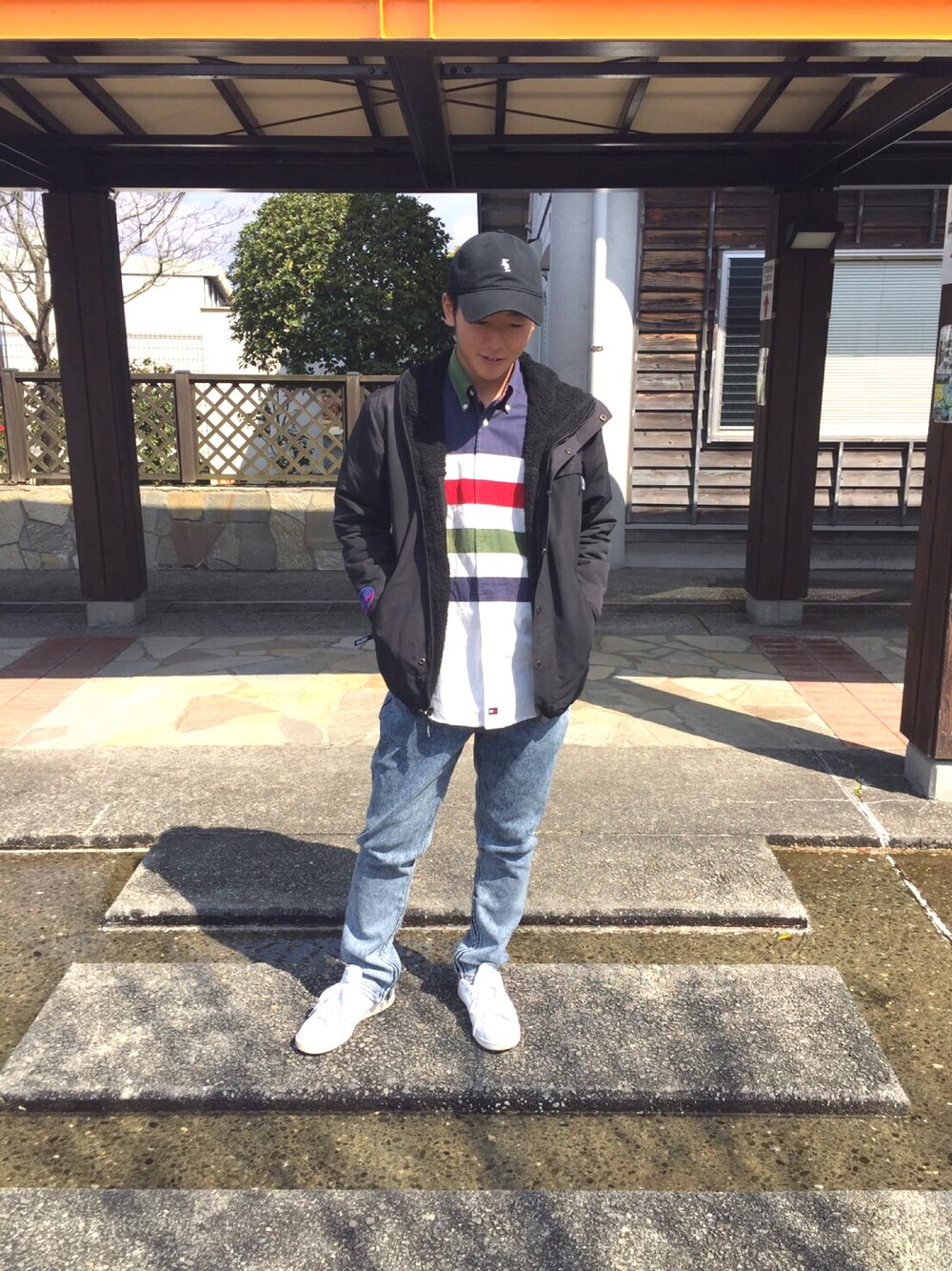 「TOMMY HILFIGER」｜「TOMMY HILFIGERのアイテム（シャツ/ブラウス、その他）」を使った、Takeruさん（メンズ・168cm）の春コーディネートの1枚目の写真