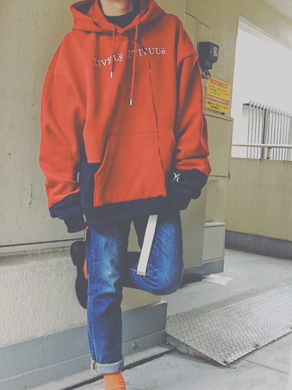 「韓国、ストリート、原宿」｜「ROMANTIC CROWNのアイテム（パーカー、レッド系）」を使った、kOshOwさん（メンズ・171cm）の冬コーディネートの1枚目の写真