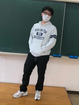 「しまむら（シマムラ）のアイテム（チノパンツ）」を使った、内澤慶人さん（メンズ・175cm）の冬コーディネート