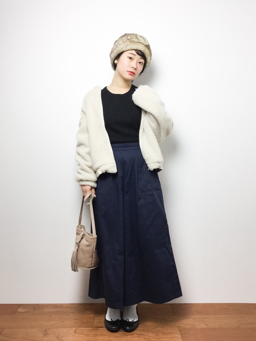 「ガーリー、ワイドパンツ、もこもこ、バレエシューズ、フェミニン、ボアジャケット、ファー小物、ファー帽子、ボアブルゾン、スカーチョ」｜「BEAUTY&YOUTH UNITED ARROWSのBY ワイドリブ クルーネックニット（ニット/セーター、ブラック系）」を使った、クボヤさん（レディース・157cm）の冬コーディネートの1枚目の写真