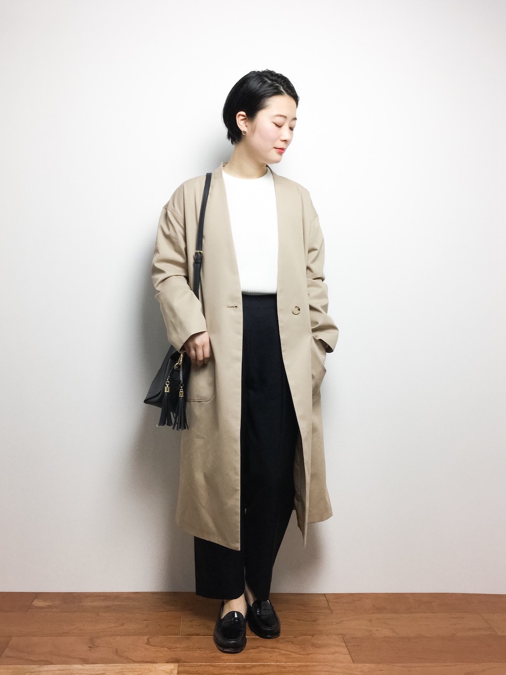 「シンプル、ローファー、ガウン、ノーカラーコート、大人コーデ、ラグラン、春コーデ、大人スタイル、オトナカジュアル、おとなコーデ」｜「B:MING by BEAMSの◇ビーミング by ビームス / 片畦ラグランプルオーバー 17SS（ニット/セーター、ホワイト系）」を使った、クボヤさん（レディース・157cm）の春コーディネートの1枚目の写真