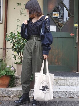 「カフェ」｜「アイテム（デニムジャケット）」を使った、ふみさん（レディース・160cm）の夏コーディネート
