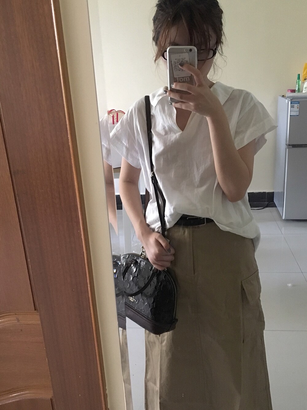 「BEAMS BOYのアイテム（Tシャツ/カットソー、ホワイト系）」を使った、miniwhites さん（レディース・160cm）の秋コーディネートの1枚目の写真