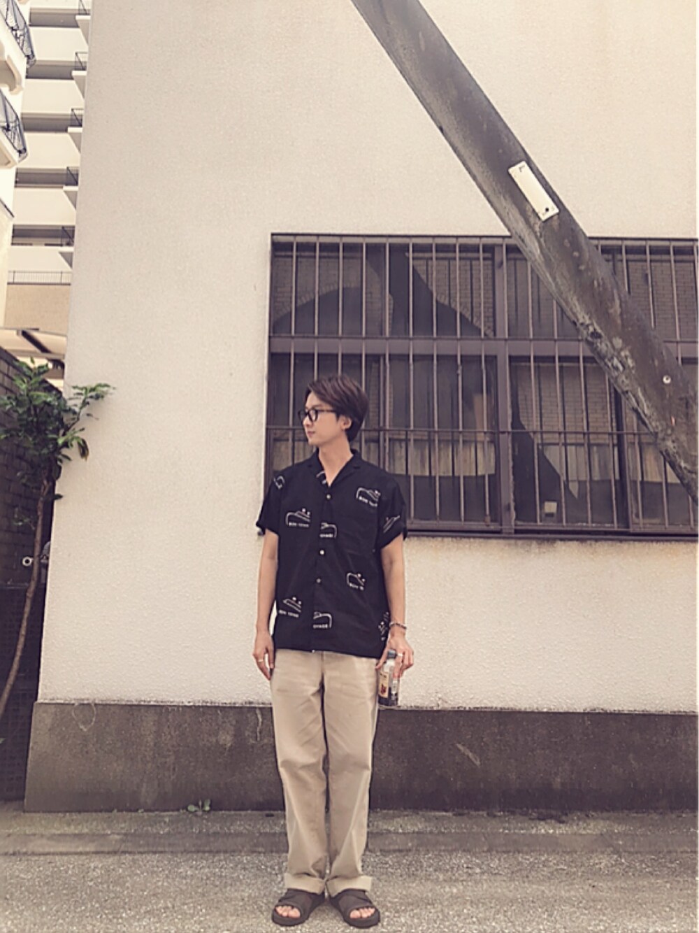 「MHL.、daily look、gelato pique、menswear、fukuoka、summer」｜「gelato piqueのアイテム（シャツ/ブラウス、ブラック系）」を使った、vinceさん（メンズ・180cm）の夏コーディネートの1枚目の写真