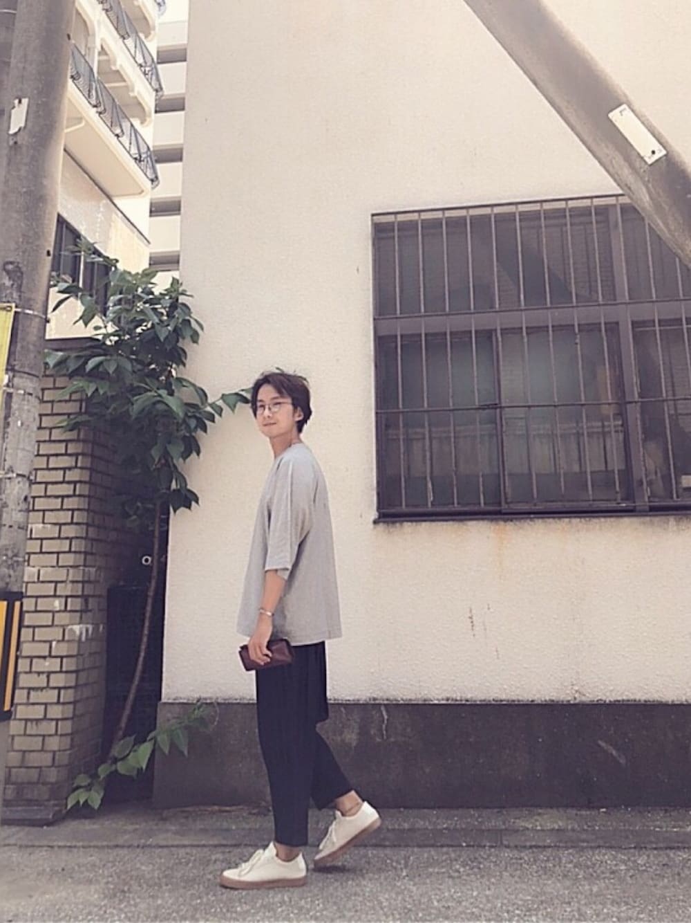 「summer、HOMME PLISSÉ ISSEY MIYAKE、daily look、menswear、fashion、fashion design、fukuoka」｜「HOMME PLISSE ISSEY MIYAKEのアイテム（Tシャツ/カットソー、シルバー系）」を使った、vinceさん（メンズ・180cm）の夏コーディネートの1枚目の写真