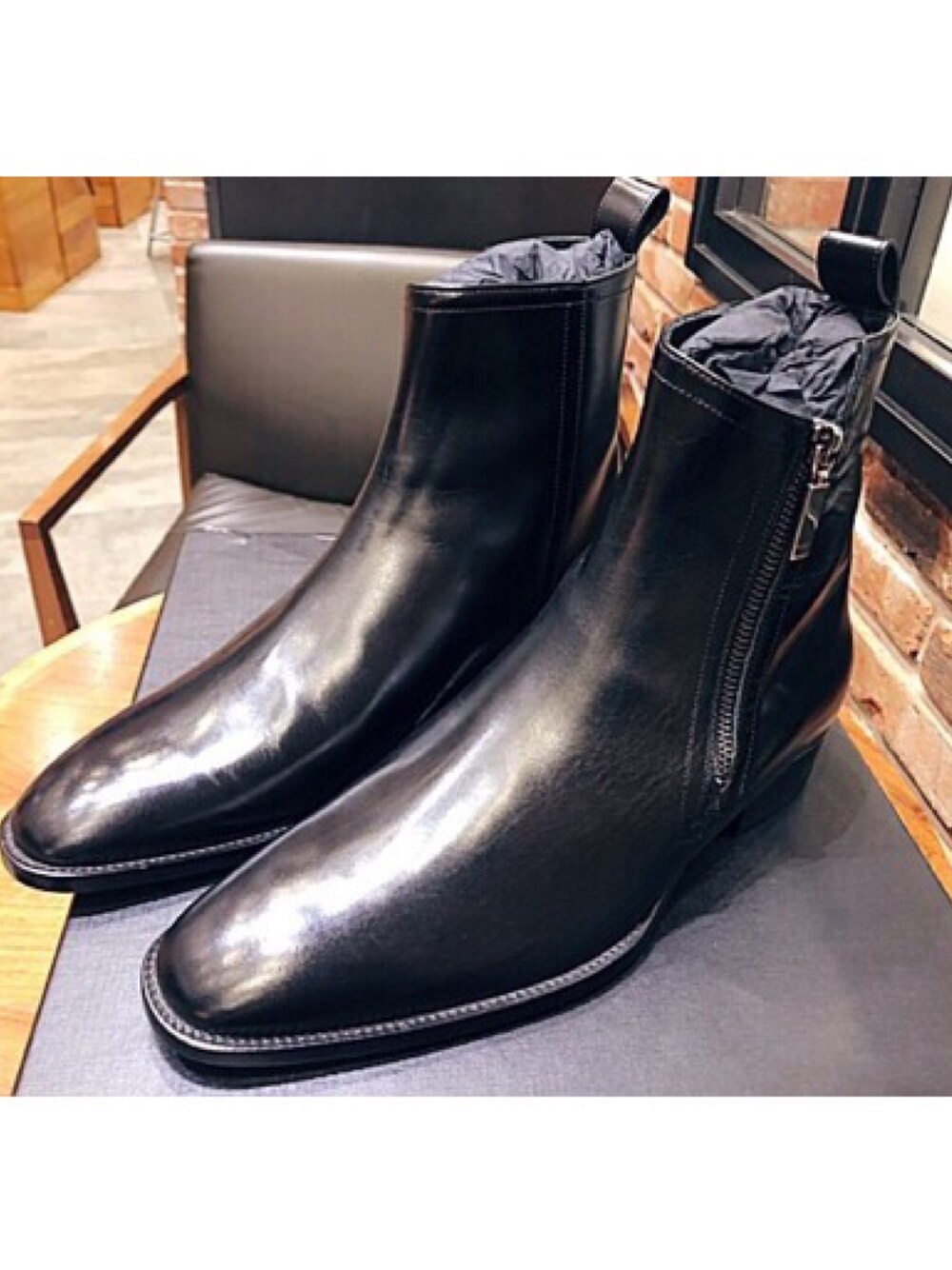 「Saint Laurent」｜「Saint Laurentのアイテム（ブーツ、ブラック系）」を使った、vinceさん（メンズ・180cm）の秋コーディネートの1枚目の写真