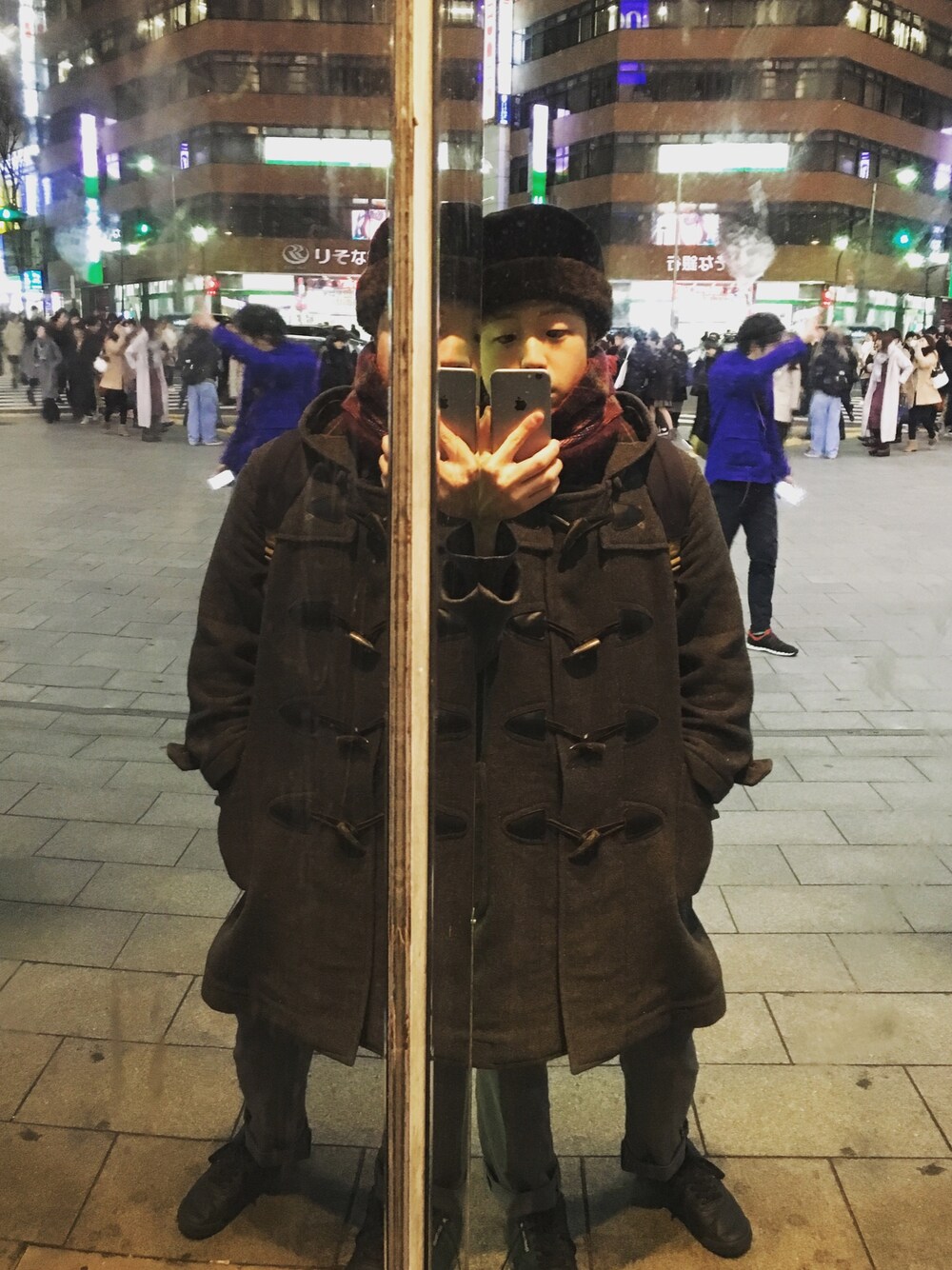 「古着、シンプル、ootd、ダッフルコート、スラックス、冬、渋谷」｜「古着のアイテム（ハンチング/ベレー帽、ブラック系）」を使った、KOHNOさん（メンズ・162cm）の冬コーディネートの1枚目の写真