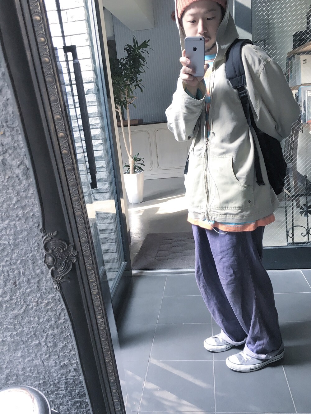 「ビッグシルエット、古着、パーカー、ストリート、コンバース、ワイドパンツ」｜「usedのアイテム（パーカー、ベージュ系）」を使った、KOHNOさん（メンズ・162cm）の夏コーディネートの1枚目の写真