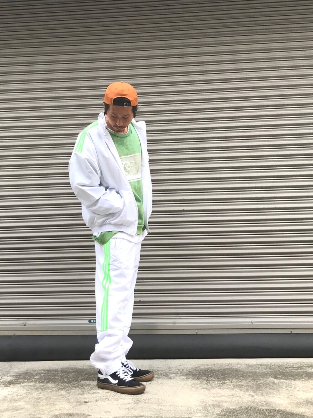 「adidas、ALCHEMIST、supreme、VANS、gosharubchinskiy、IWGP、KJ、ｆａｎｔａｓｉｓｔａ、anarchy、namimonogatari」｜「Gosha Rubchinskiyのアイテム（ジャージ、ホワイト系）」を使った、よしやす(34歳)さん（メンズ・175cm）の冬コーディネートの1枚目の写真