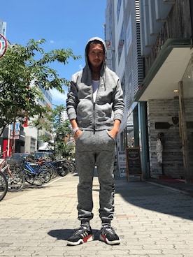 「DSQUARED2（ディースクエアード）のアイテム（パーカー）」を使った、よしやす(34歳)さん（メンズ・175cm）の夏コーディネート