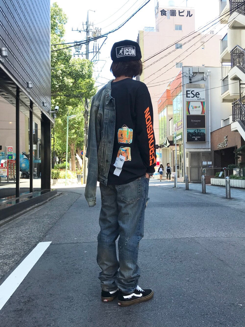 「REESE COOPER、FERO、VANS、KANGOL、DSQUARED2、デニム、デニムセットアップ、アメカジ、ストリート、スニーカー」｜「DSQUARED2のアイテム（ハンチング/ベレー帽、ブラック系）」を使った、よしやす(34歳)さん（メンズ・175cm）の夏コーディネートの1枚目の写真