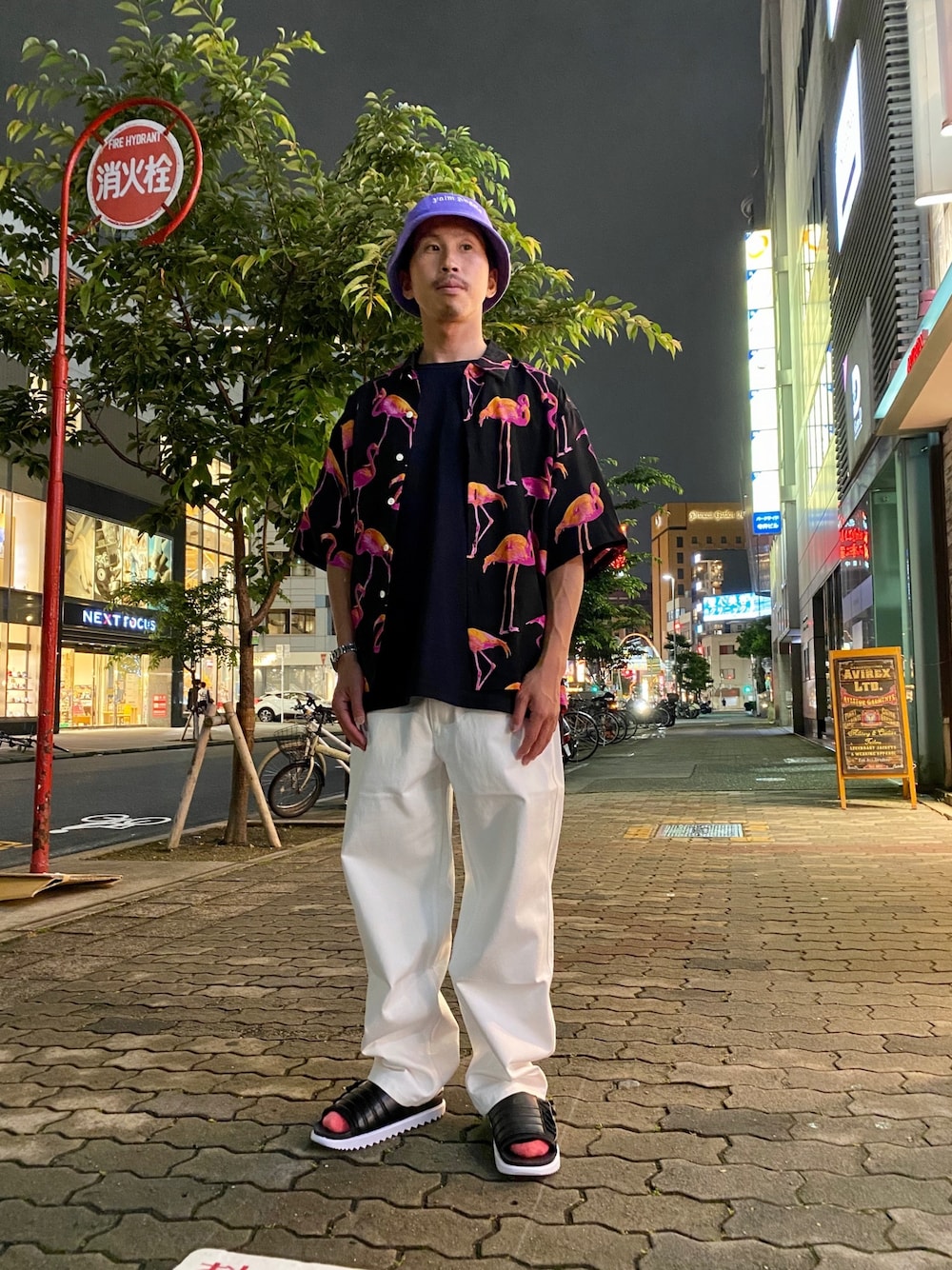 「ビッグシルエット、カジュアル、夏、ワイドパンツ、ラフ、リラックススタイル、春コーデ、春夏コーデ、ビッグT、オトナカジュアル」｜「soeのアイテム（シャツ/ブラウス、ブラック系）」を使った、よしやす(34歳)さん（メンズ・175cm）の夏コーディネートの1枚目の写真