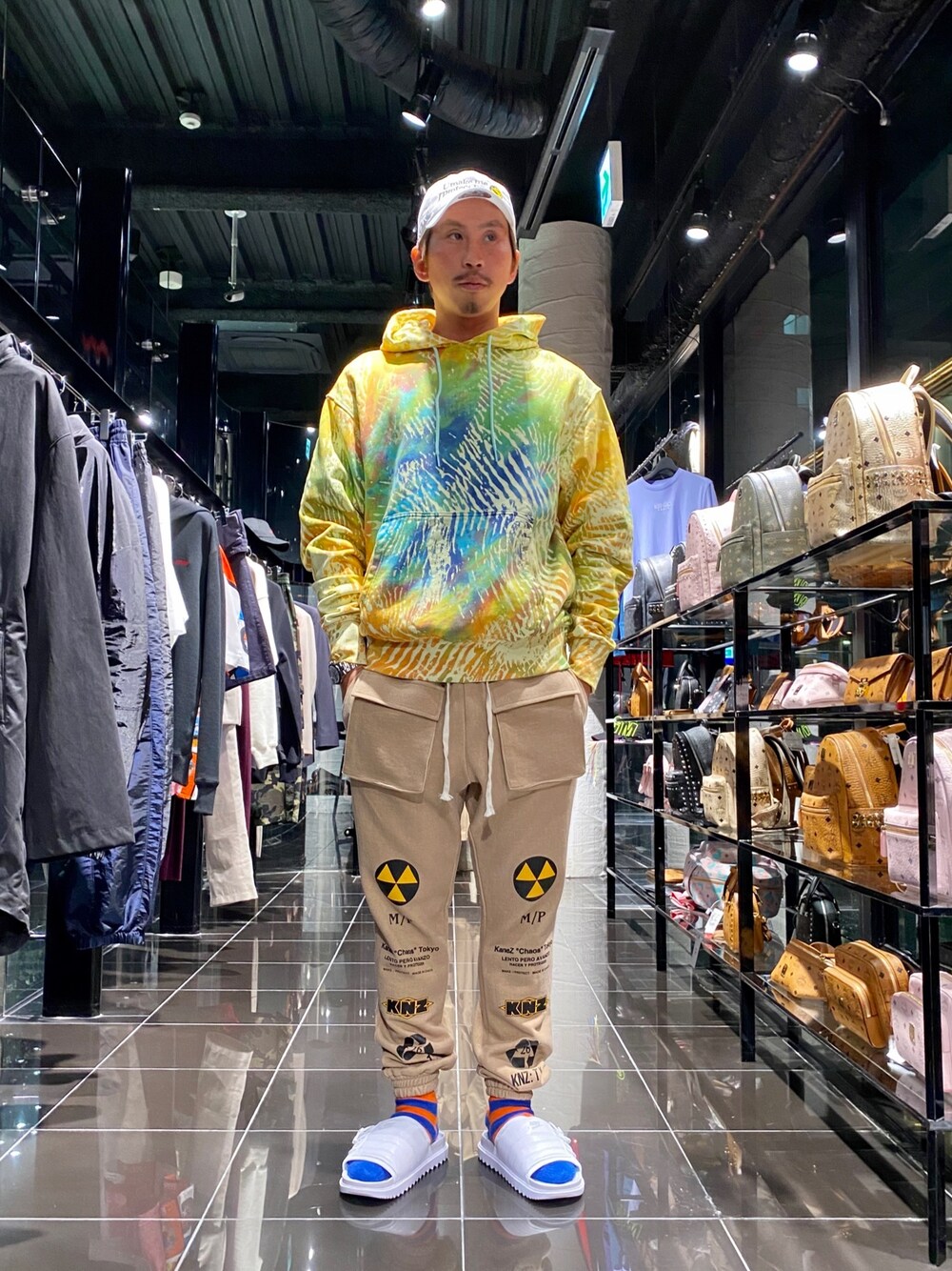「夏、オーバーサイズ、サンダル、ラフ、リラックススタイル、ootd、ゆるコーデ、ストリートコーデ、今日のコーデ、フィットネス」｜「KaneZのKaneZ/ケインズ/U.M.M.I.P.E CAP（キャップ、ホワイト系）」を使った、よしやす(34歳)さん（メンズ・175cm）の夏コーディネートの1枚目の写真