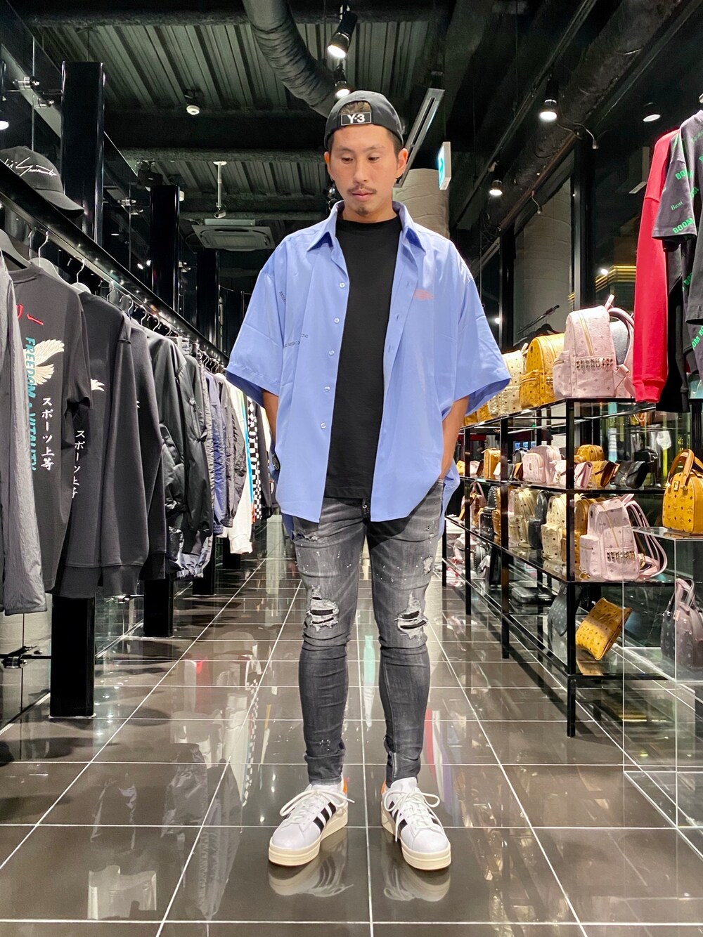 「ビッグシルエット、シンプル、スキニー、大人コーデ、リラックススタイル、春夏コーデ、黒スキニー、ストリートコーデ、今日のコーデ、秋コーデ」｜「Y-3のアイテム（キャップ、ブラック系）」を使った、よしやす(34歳)さん（メンズ・175cm）の夏コーディネートの1枚目の写真