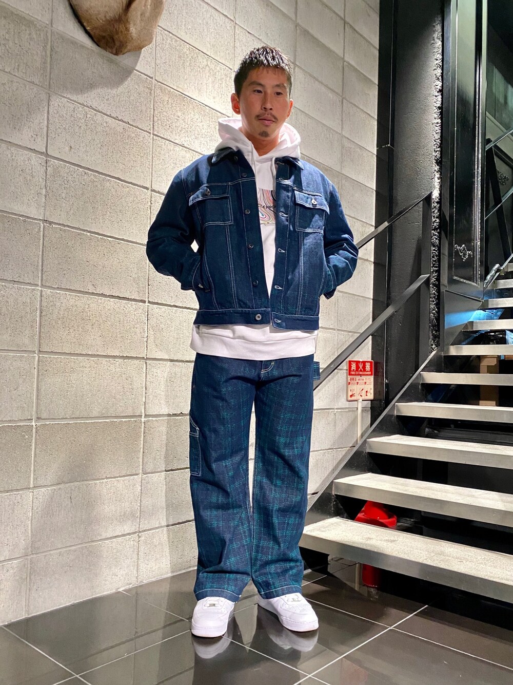 「スニーカー、ジャケット、デニム、セットアップ、LHP、スポーツミックス、シンプルコーデ、スケータースタイル、オトナカジュアル、paccbet」｜「L.H.PのA4A/エーフォーエー/オフオールパーカー/Of-all Hoody（パーカー、ホワイト系）」を使った、よしやす(34歳)さん（メンズ・175cm）の秋コーディネートの1枚目の写真