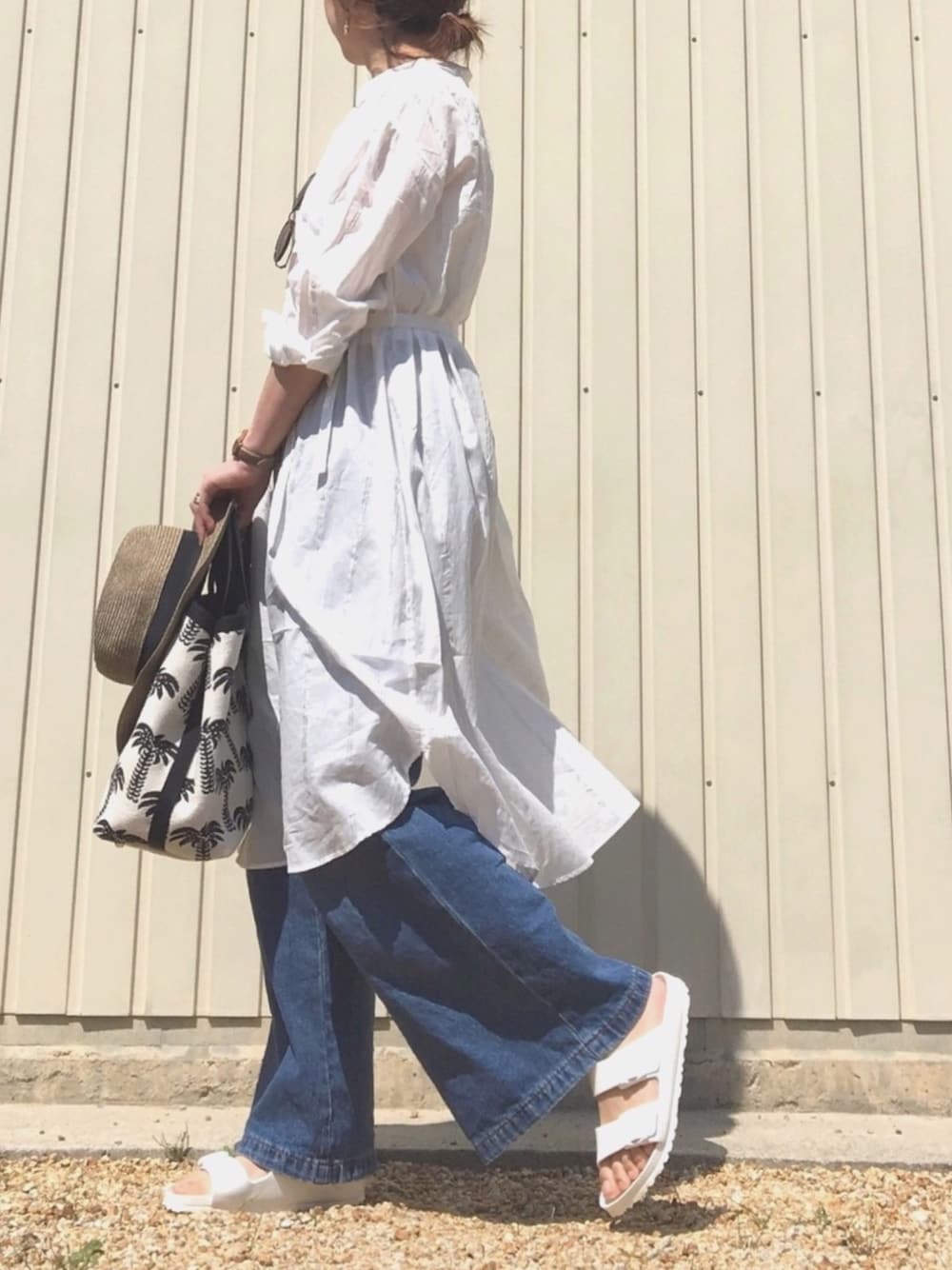 「SENSE OF PLACE by URBAN RESEAR、センスオブプレイス、PR、休日スタイル、デニム、ママファッション、summer、オトナカジュアル、birkenstock、Furbodesign」｜「Furbo designの【Furbo design】 フルボデザイン　MADE IN TOKYO　2WAYガーデントートバッグM　15th（トートバッグ、その他）」を使った、Sari☺︎さん（レディース・166cm）の春コーディネートの1枚目の写真