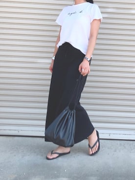 「モノトーンコーデ」｜「アイテム（ビーチサンダル）」を使った、Sari☺︎さん（レディース・166cm）の夏コーディネート