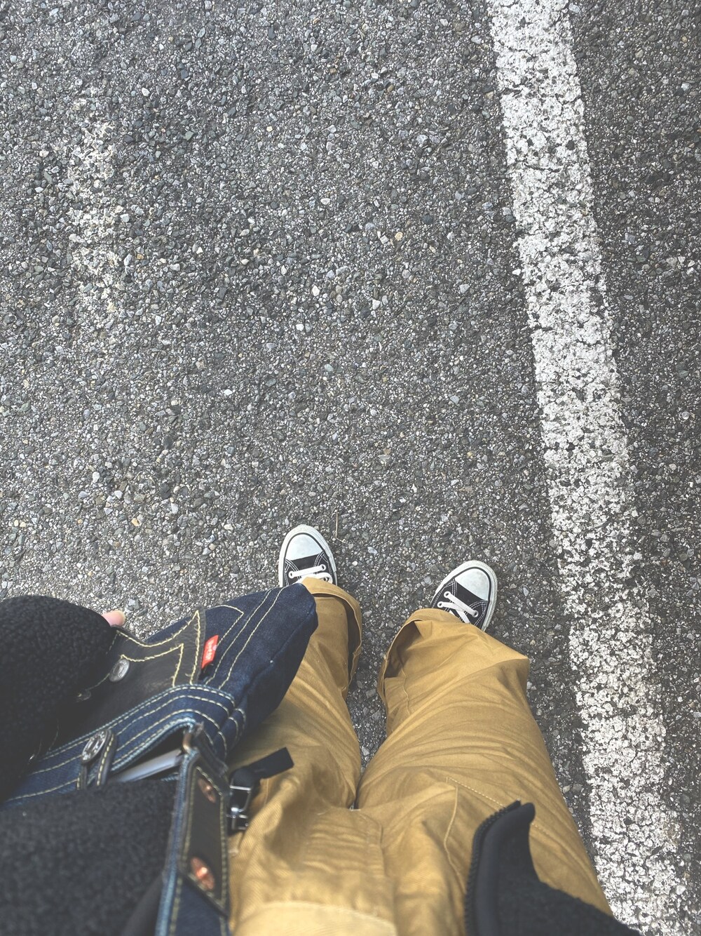 「CONVERSEのconverse（コンバース） ALL STAR OX（オールスターOX）（スニーカー、ブラック系）」を使った、satoさん（レディース・159cm）の冬コーディネートの1枚目の写真