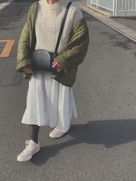 「チャックテイラー」｜「アイテム（シャツワンピース）」を使った、しおりさん（レディース・143cm）の冬コーディネート