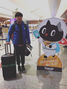 「アイテム（スーツケース/キャリーバッグ）」を使った、OLEEさん（メンズ・183cm）の冬コーディネート