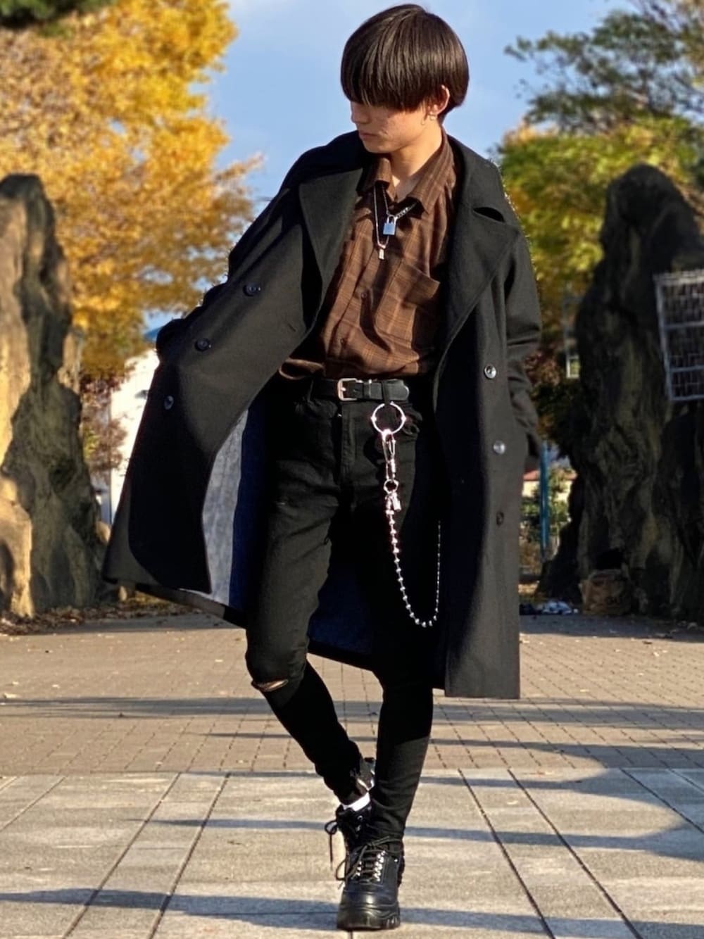 「年末WEAR感謝祭、シャツスタイル、韓国コーデ、シャツイン、スキニーデニム、オーバーコート、コート、ロングコート、冬コーデ、チェスターコート」｜「ADRERのADRERドルマンスリーブオープンカラーシャツ（シャツ/ブラウス、ブラウン系）」を使った、ゆーすけさん（メンズ・166cm）の冬コーディネートの1枚目の写真