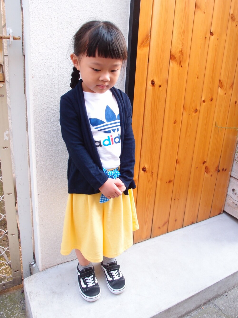 「ハーフパンツ」｜「ZARAのアイテム（ノーカラージャケット、ブルー系）」を使った、Cindyさん（キッズ・100cm）の夏コーディネートの1枚目の写真
