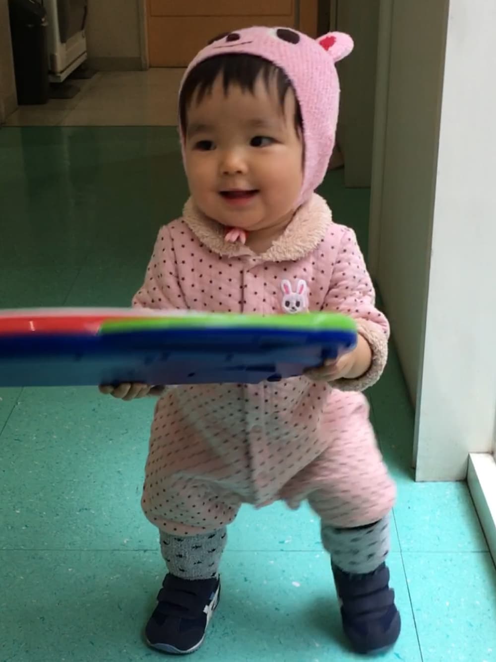 「1歳」｜「田舎スタイルのアイテム（マタニティウェア/グッズ、ピンク系）」を使った、nana⭐︎🌙さん（キッズ・70cm）の冬コーディネートの1枚目の写真
