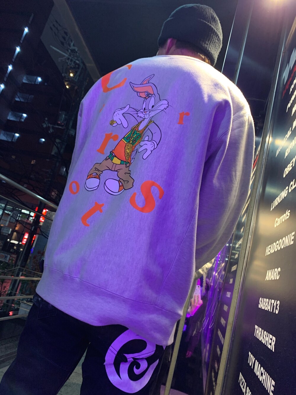 「CARROTSのアイテム（Tシャツ/カットソー、グレー系）」を使った、simple1ayerさん（メンズ・172cm）の冬コーディネートの1枚目の写真